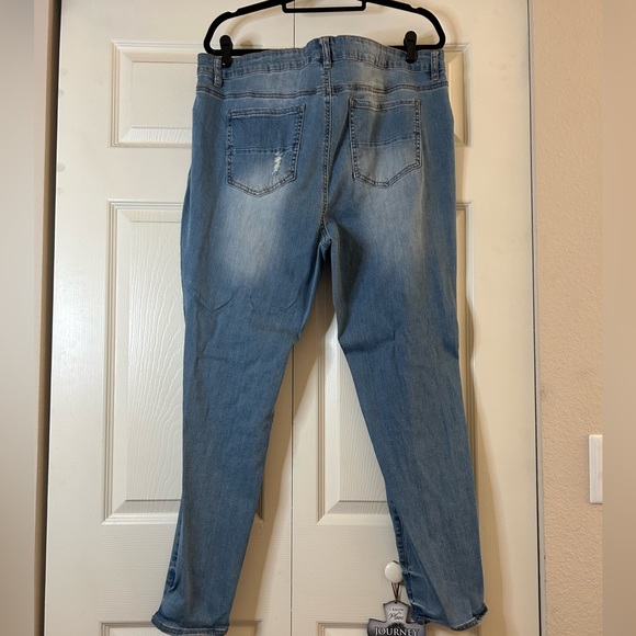 Distressed skinny jeans - Picture 2 of 5